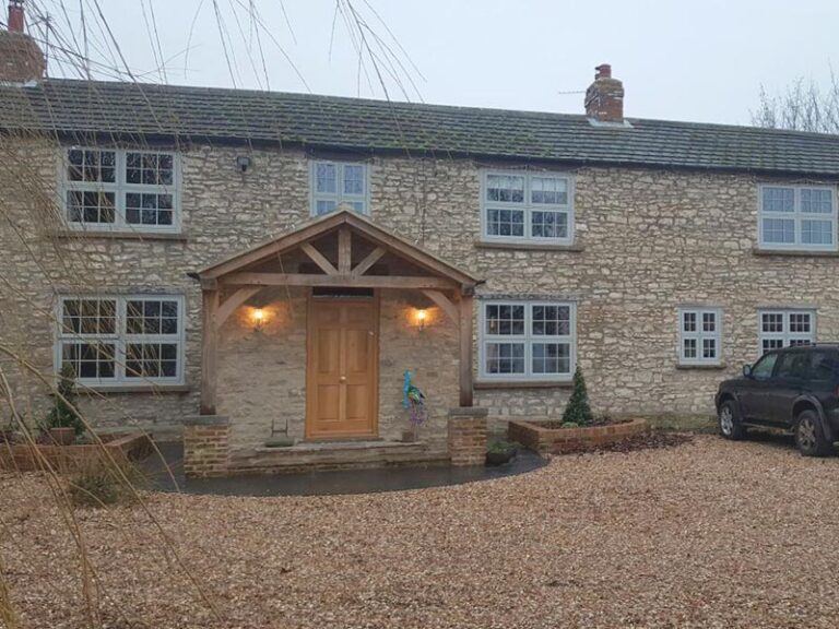 Flush-sash-windows-and-timber-door